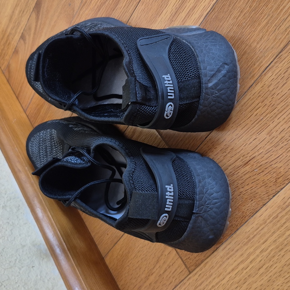 Men Shoes - Picture 2 of 5